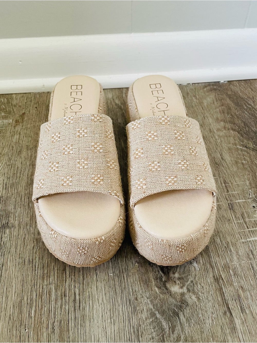 Beach by Matisse Women’s Size 8M Beige Woven Platform Slide Sandals